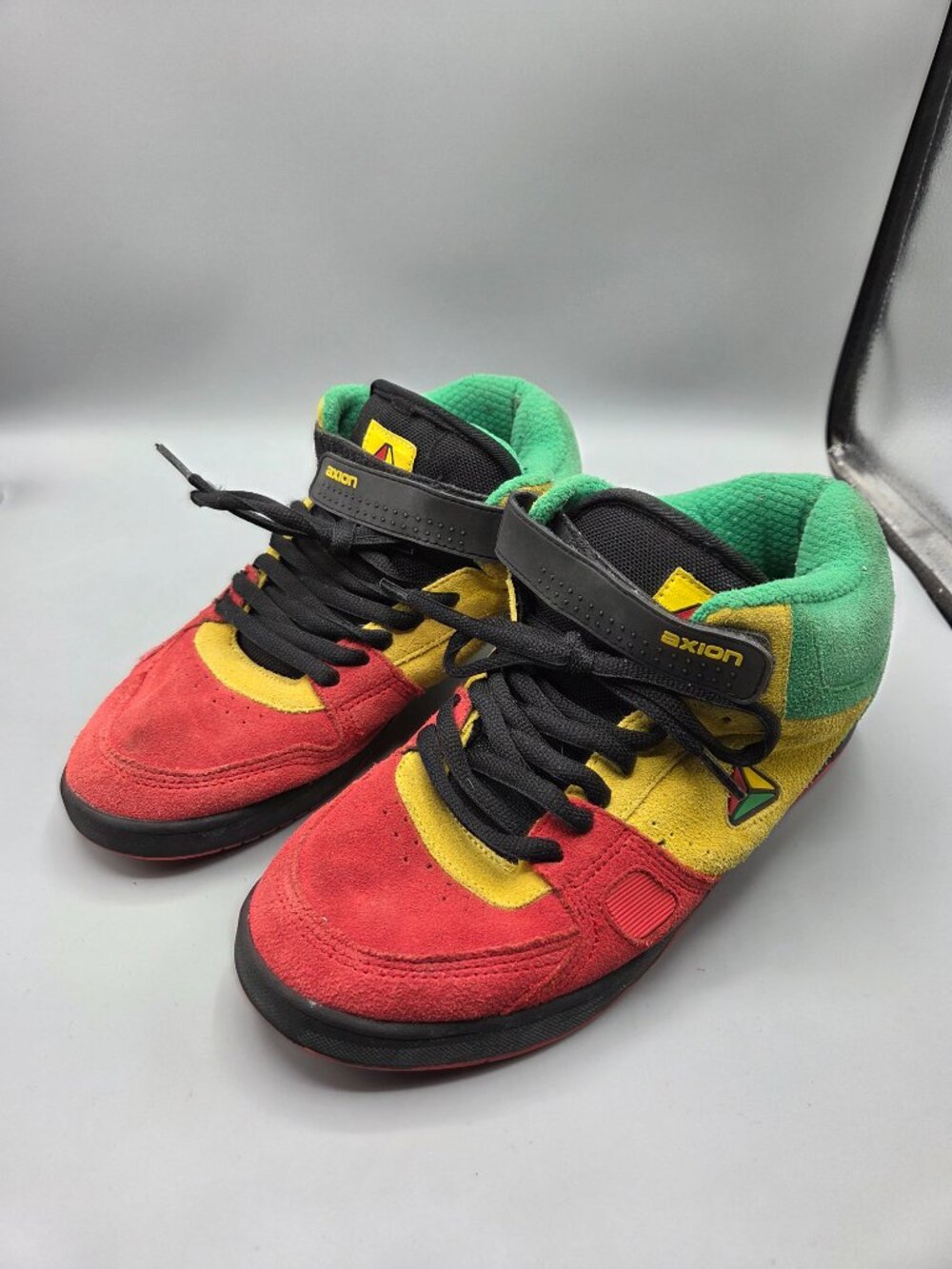 Axion Footwear Holdup Sneakers Mens Size 9 Rasta Colors Skate Shoes Suede Upper